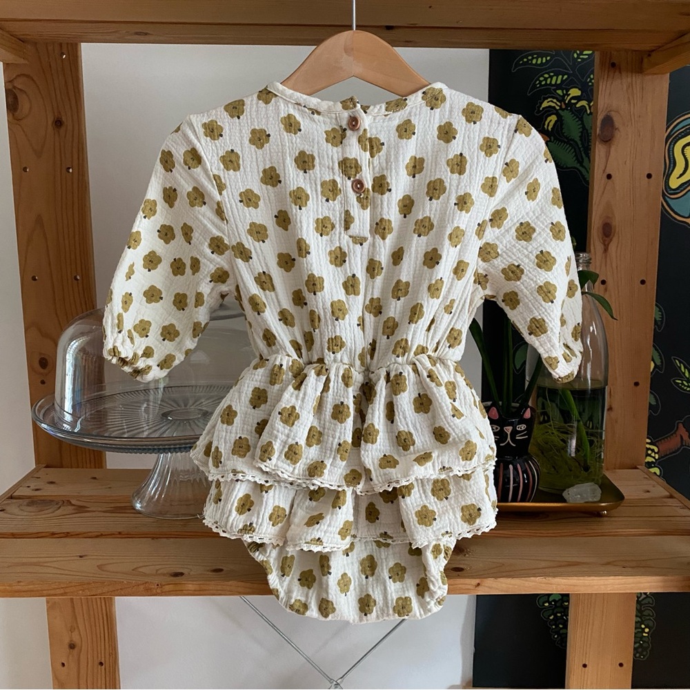 Quincy Mae Floral Rosie Romper in Ditsy Clay Floral Print 6-12m - Picture 3 of 14